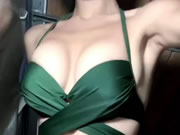 擁有完美乳房嫩妹 超能電磁爐神教教主